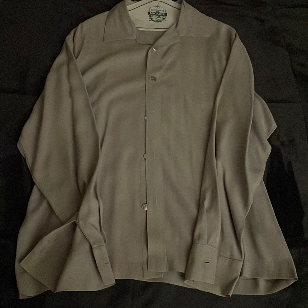 Men’s medium button up soft grey shirt.